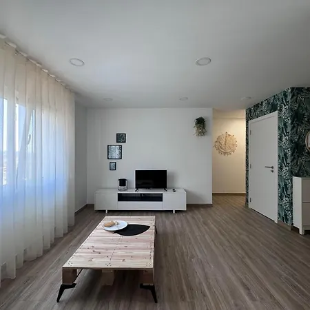 S'apartments לייריה