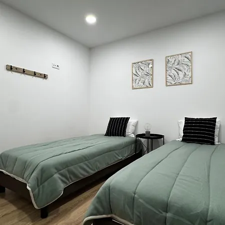 S'apartments לייריה